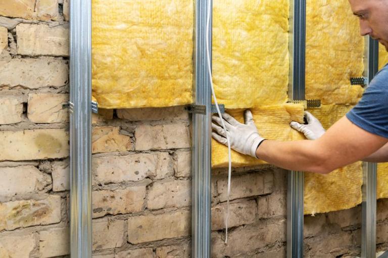 L'isolation des murs intérieurs limite les pertes de chaleur